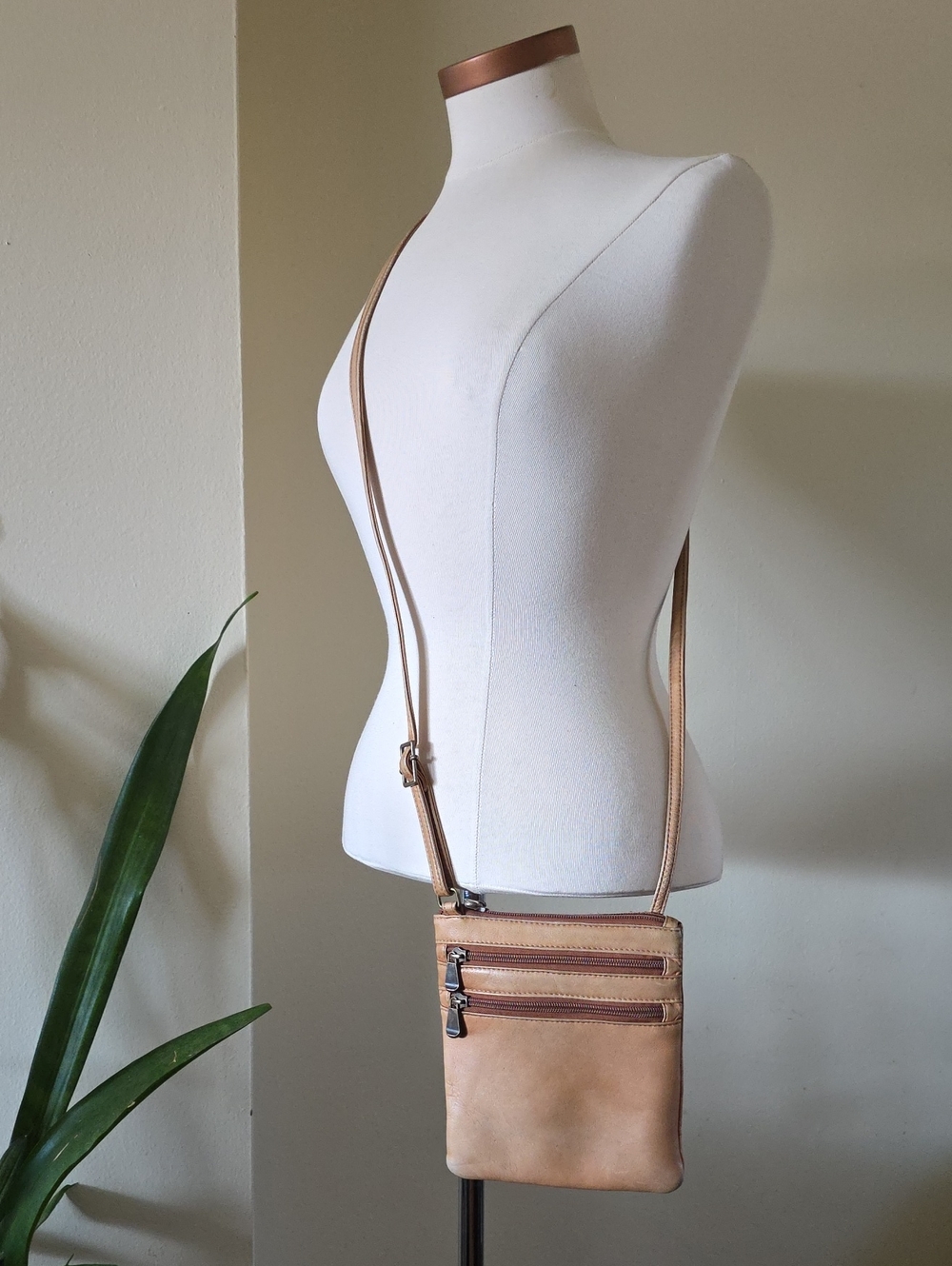 Vintage Le DONNE Leather  Collection Leather Crossbody Bag - O/S